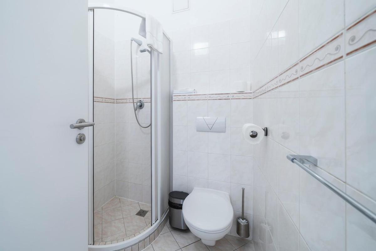 Family With 2 Bedrooms For Up To 4 People