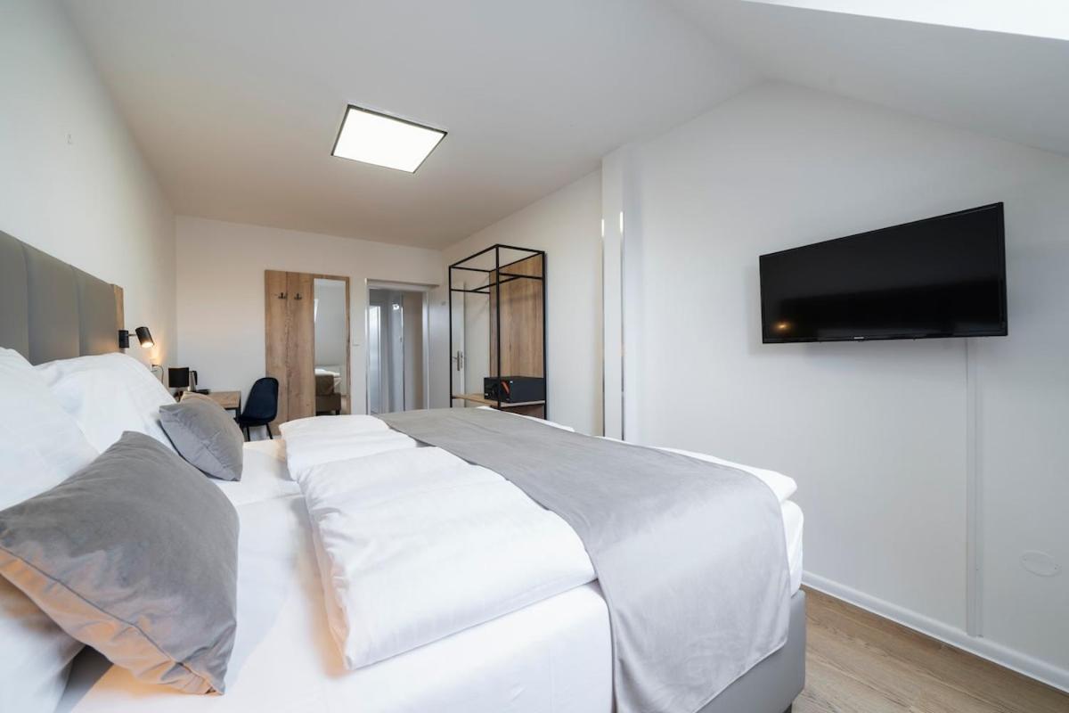 Family With 2 Bedrooms For Up To 4 People *